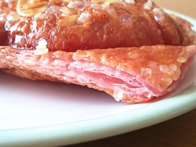 クロワッサンたい焼き　いちごカスタード