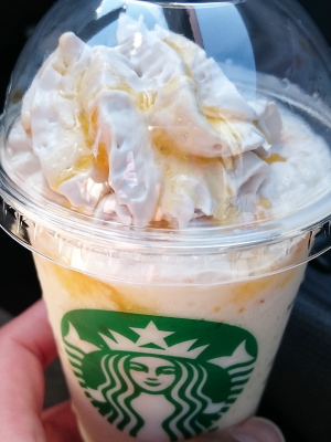 スタバ　アプリコットハニーソイクリームフラペチーノ