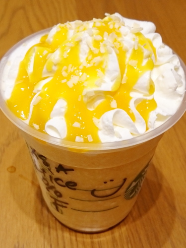 スタバ　サンシャインマンダリンマンゴーティーフラペチーノ