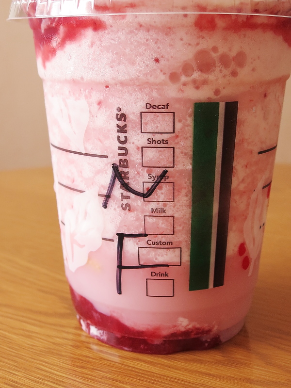 スタバ　クリスマスストロベリーケーキフラペチーノ