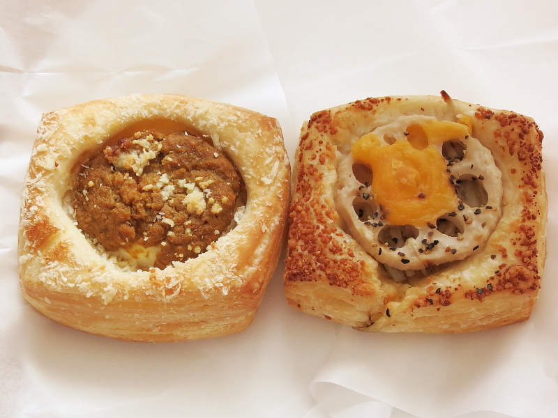 エッグ&キーマカレーデニッシュ/根菜&チーズデニッシュ f:id:sa_to_e:20190105181501j:plain