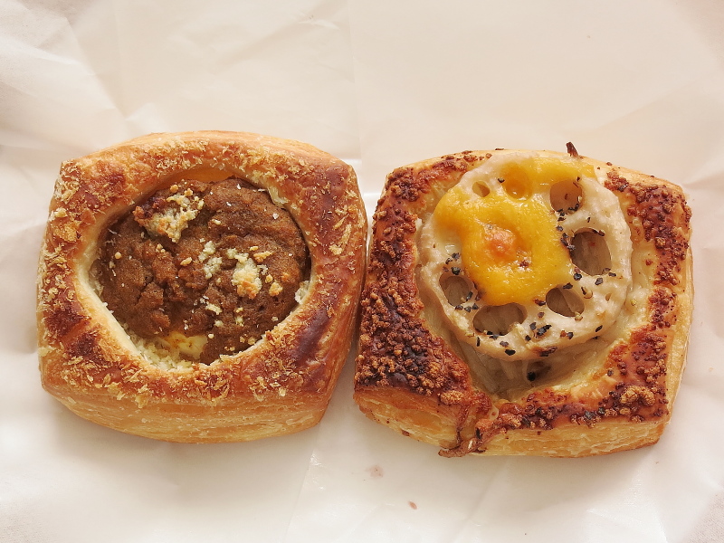 エッグ&キーマカレーデニッシュ/根菜&チーズデニッシュ f:id:sa_to_e:20190105181537j:plain