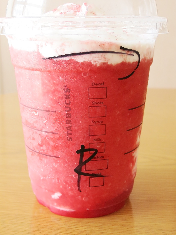 ストロベリーベリーマッチフラペチーノ レッド f:id:sa_to_e:20190418170620j:plain