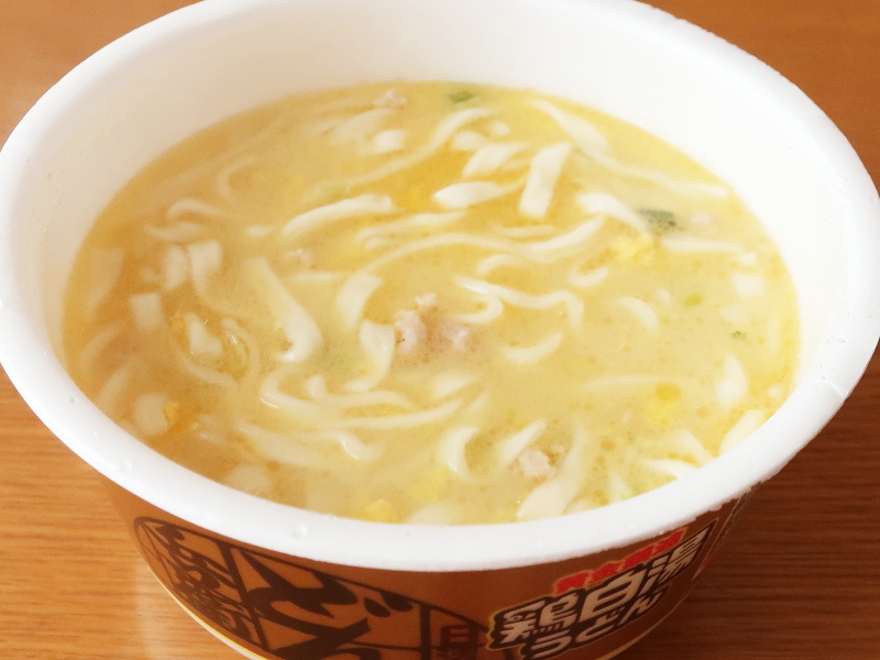 日清のどん兵衛 黄金鶏油 鶏白湯うどん f:id:sa_to_e:20200318185006j:plain