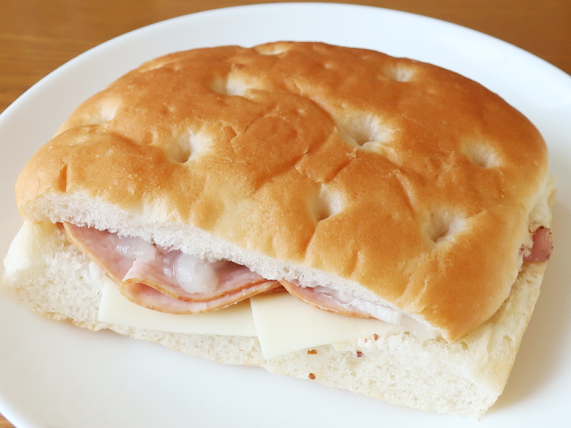 ペッパーハム&オニオン フォカッチャ f:id:sa_to_e:20210802181942j:plain