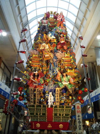 川端商店街の飾り山