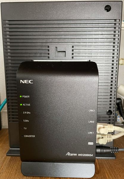 NTT ホームゲートウェイと Aterm WG1200HS4 の比較写真