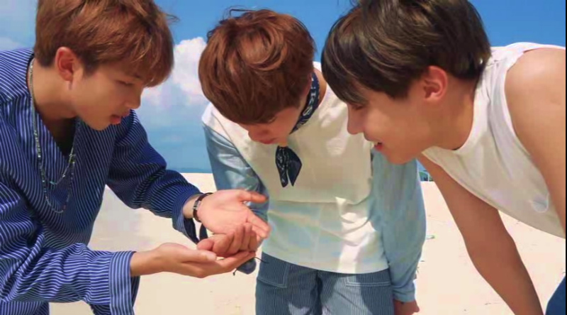 防弾少年団(BTS) - BTS サマパケ 2017 グク BTS 「Summer Package 2017」の好きなとこだけ♡ - HOPE WORLD