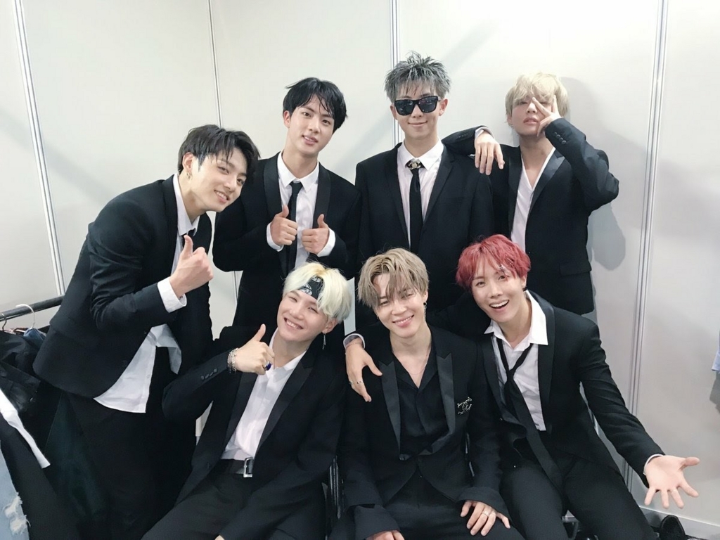 BTS MAMA 2017 in Hong Kong 🎊 - HOPE WORLD