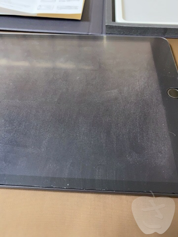 iPadにガラスフィルムを貼ろうとしたら割れてしまった - さか