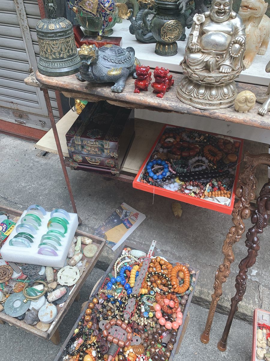 香港上環(ションワン)の観光スポット！キャットストリートには不思議な