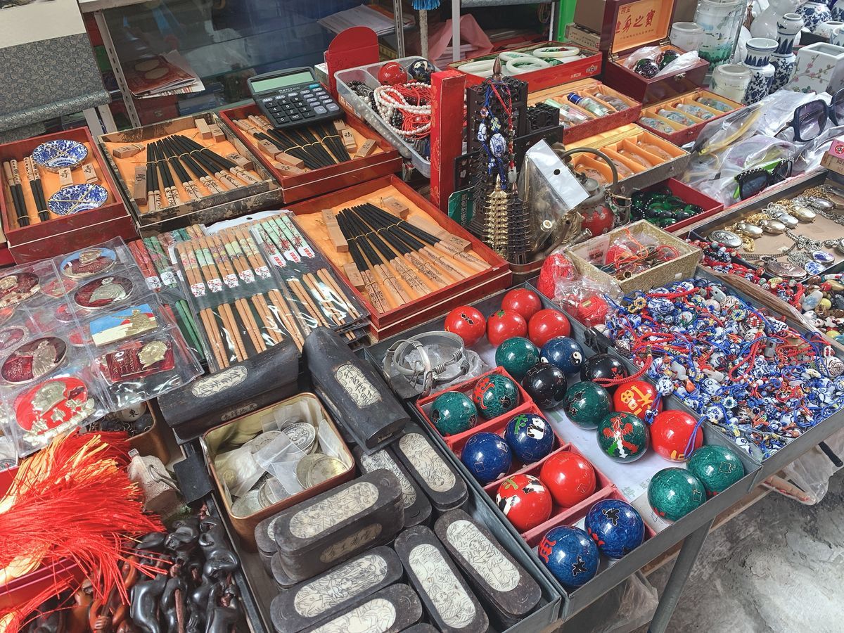 香港上環(ションワン)の観光スポット！キャットストリートには不思議な