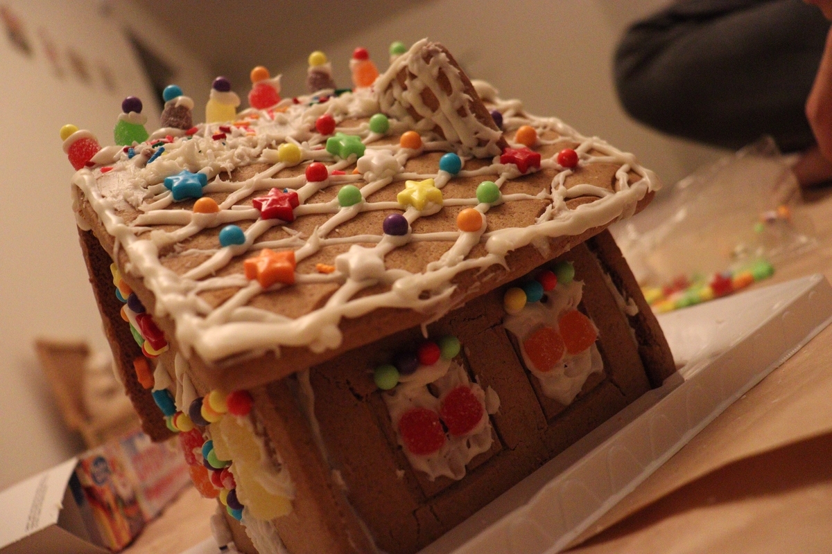 AnnArborでGingerbread Houseを竣工、のちに解体 - 海外旅行も