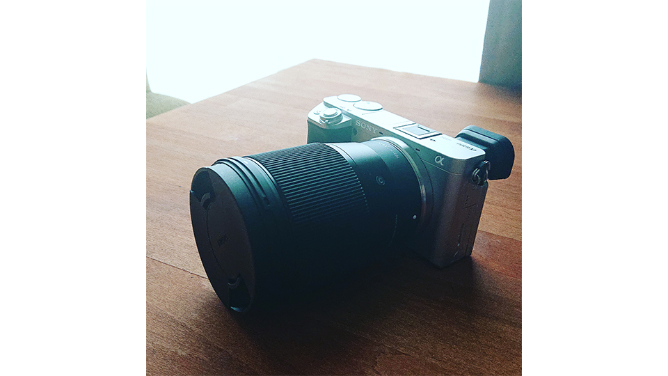 動画メインで安いミラーレス一眼ならソニーa6400！おすすめレンズや