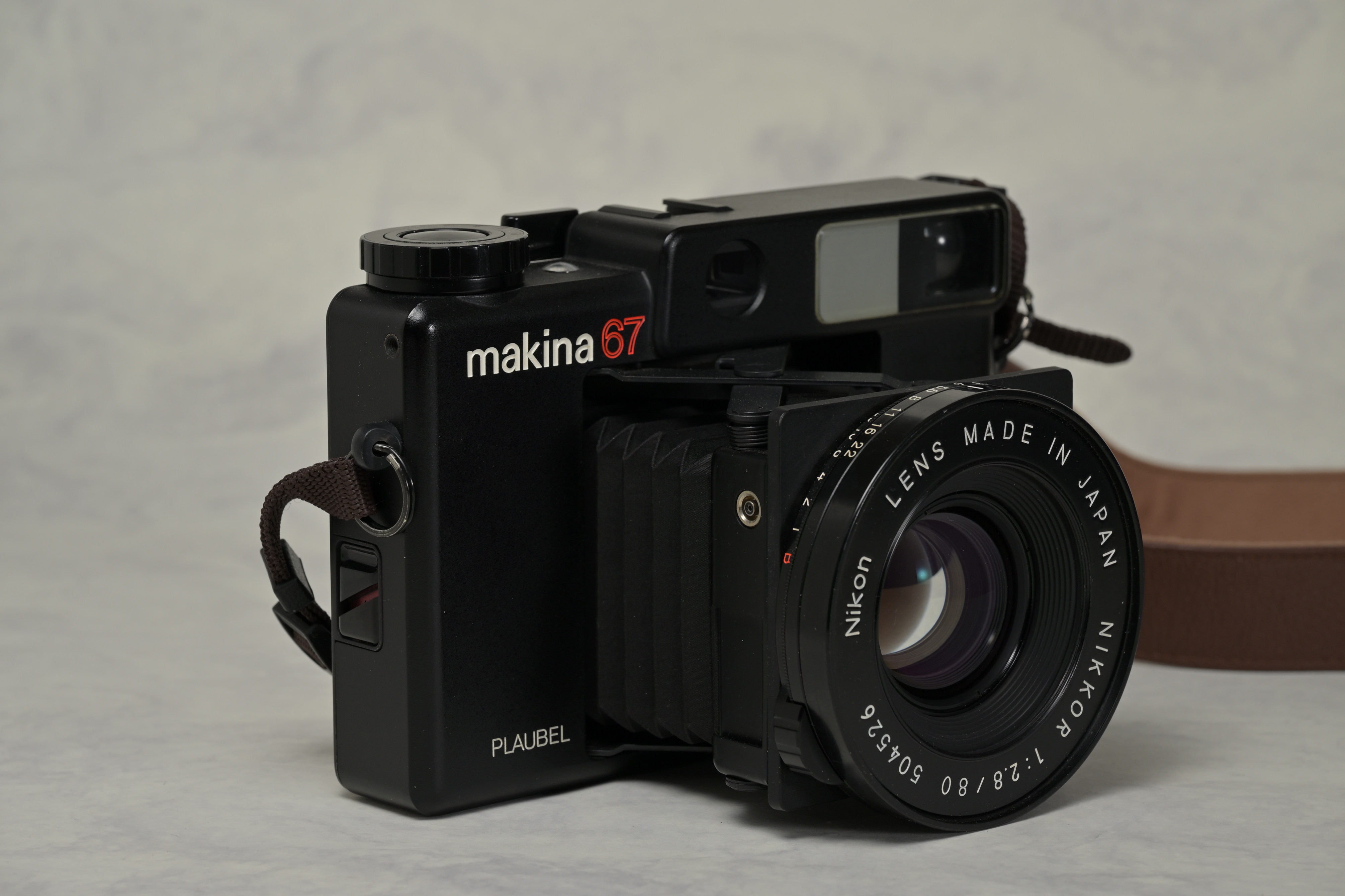 写真の撮れる高級弁当箱を愛そう。Plaubel Makina 67について：カメラ