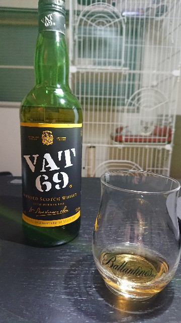 VAT69レビュー！超コスパのスコッチウイスキーの味と評価 - ぴろの