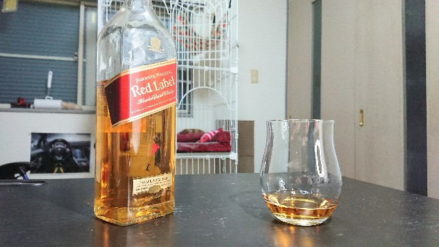 ジョニーウォーカー赤はまずい？レッドライフィニッシュと飲み比べた味