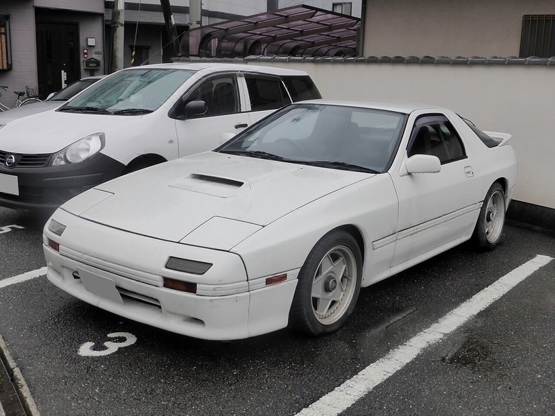 マツダ・サバンナRX-7(FC3S)の実車。写真はカスタム車です