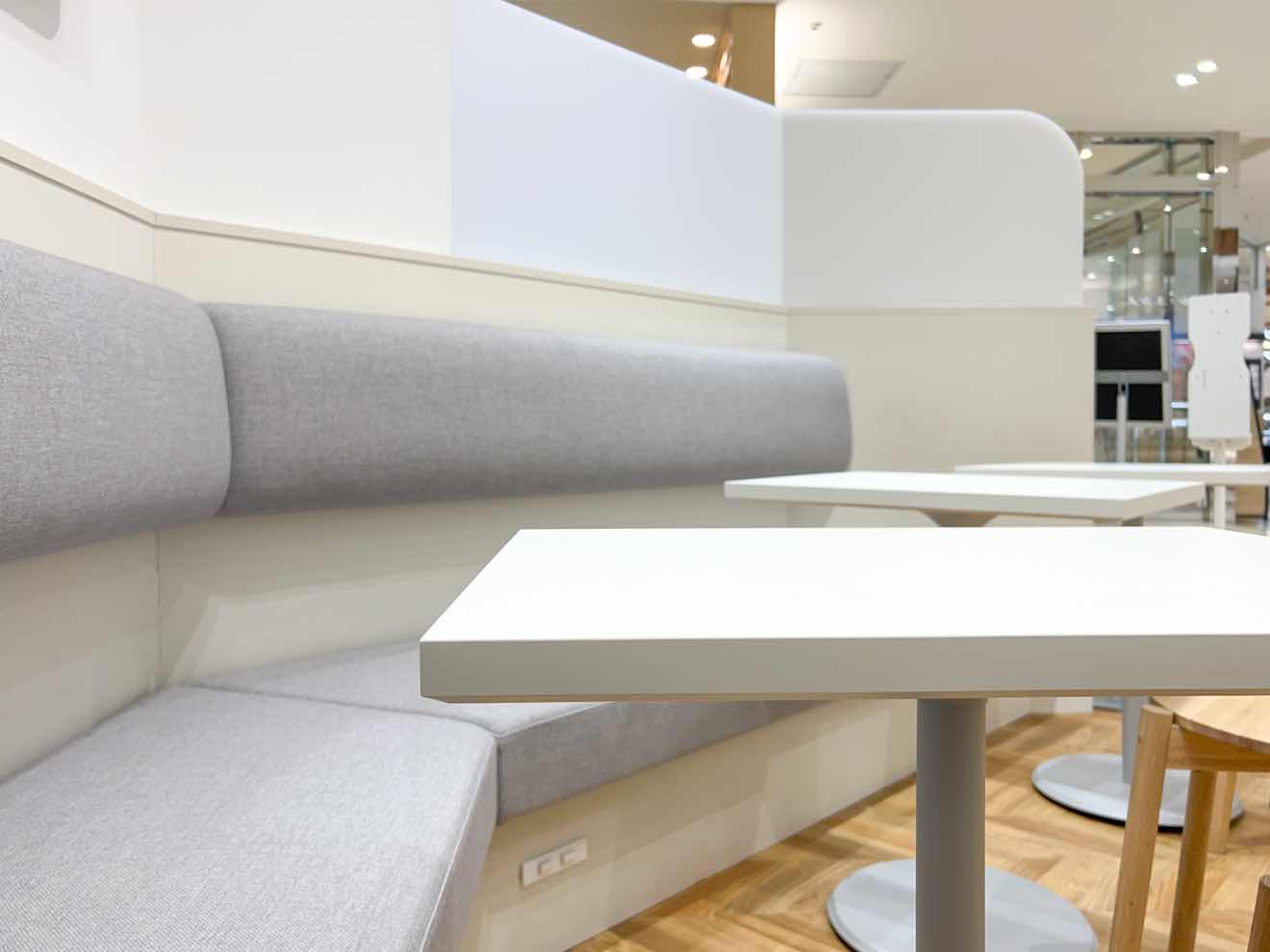 最大8人ほどのイートインスペース