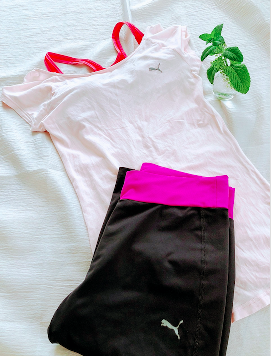 ミニマリストのヨガウェア