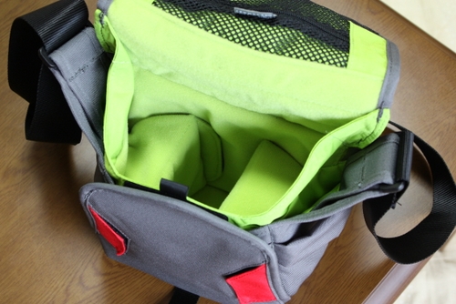 散歩用にぴったりなカメラバッグ - クランプラー 4ミリオン