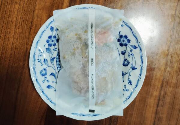 ビビッドテーブル、冷凍のまま外袋からお皿に取り出す