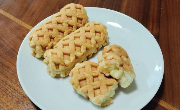 ミニワッフルドッグ（チーズ）