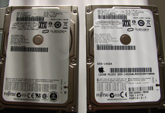 MacBook ホワイトに入っていたのも富士通製HDD。リンゴマークがついてい
