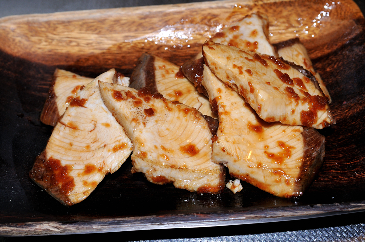 ブリ刺身を濃いめのタレでサッと焼いて ブリのしょうが焼き丼 にしたらウマすぎた 魚屋三代目 メシ通 ホットペッパーグルメ
