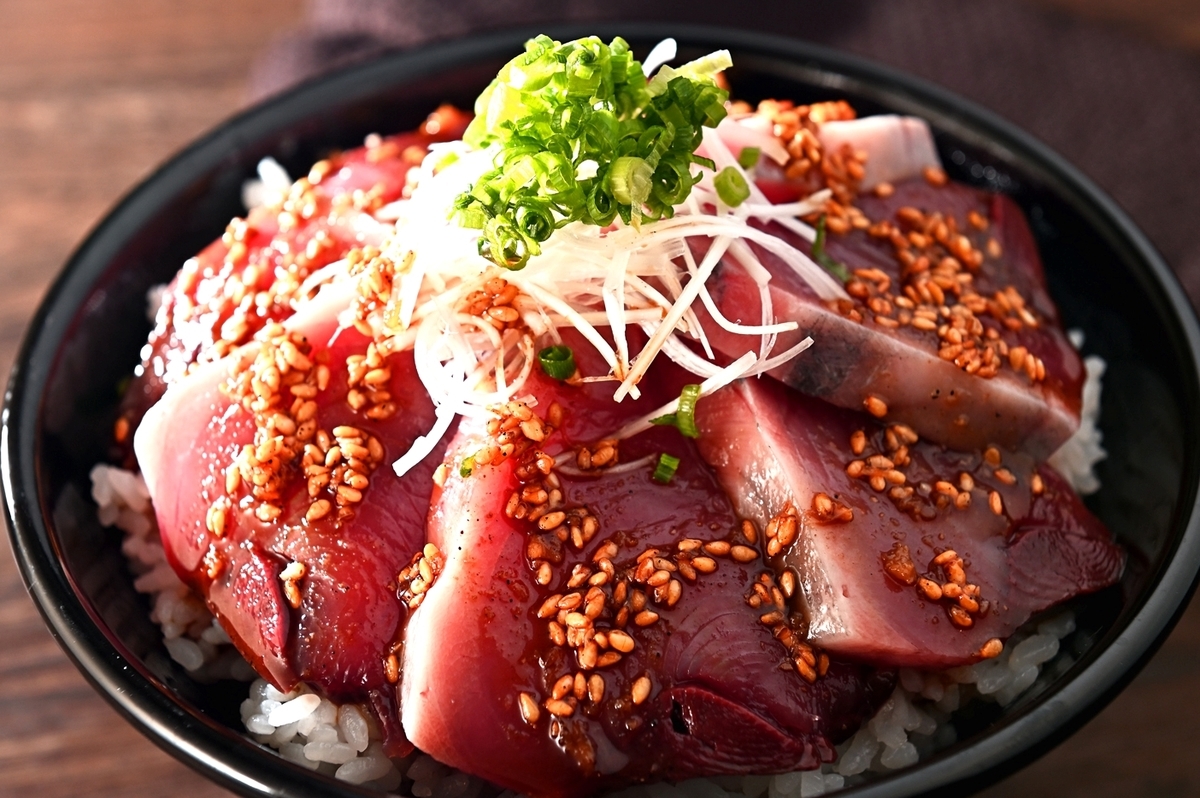 脂ののった戻りがつお刺身を花椒 ラー油で丼にしたら 私の顔がほころんだ 魚屋三代目 メシ通 ホットペッパーグルメ