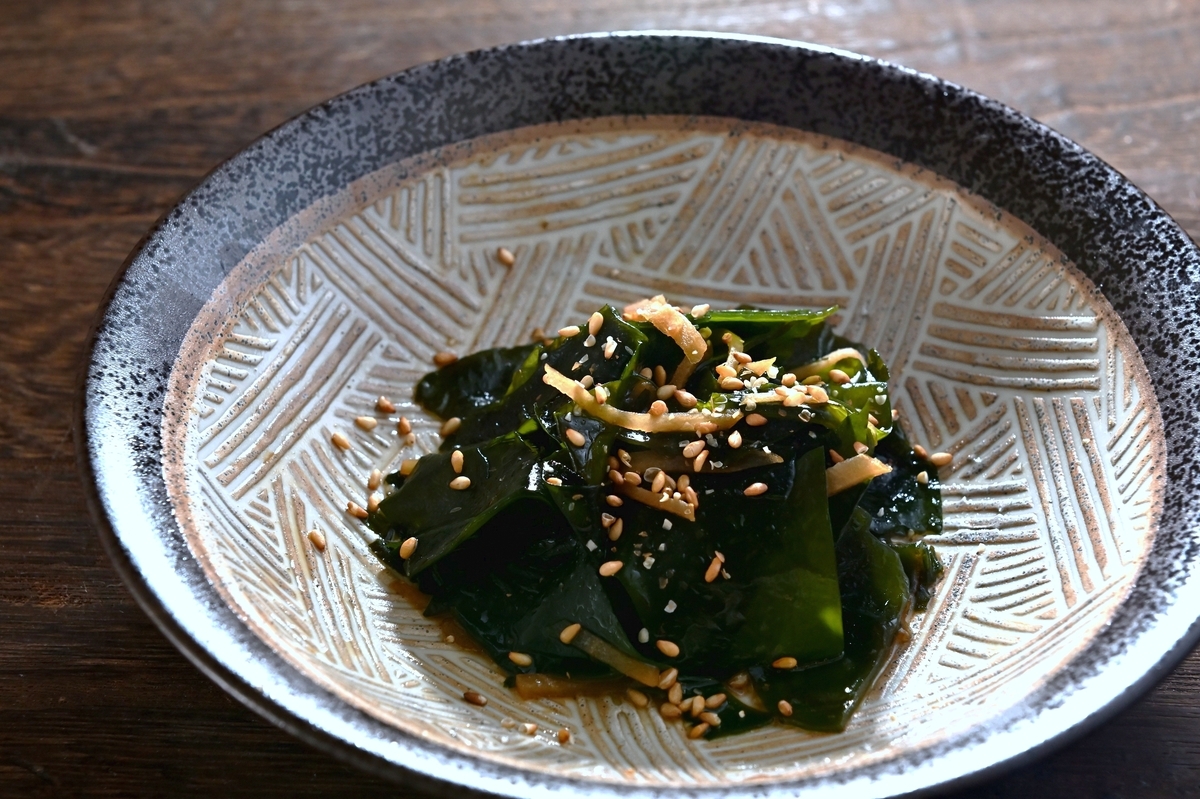 戻した乾燥わかめが1分で化ける。ご飯にも酒にも合う“海藻おつまみ”3選【魚屋三代目】