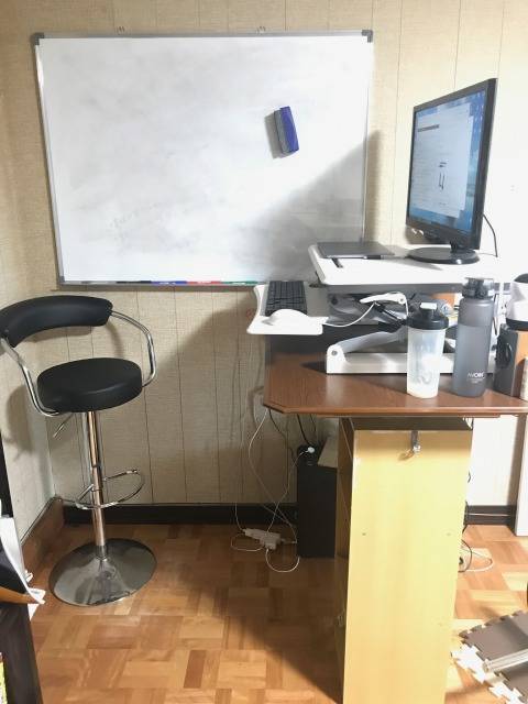 f:id:sakato0927:20190814125753j:plain 家のスタンディングデスク