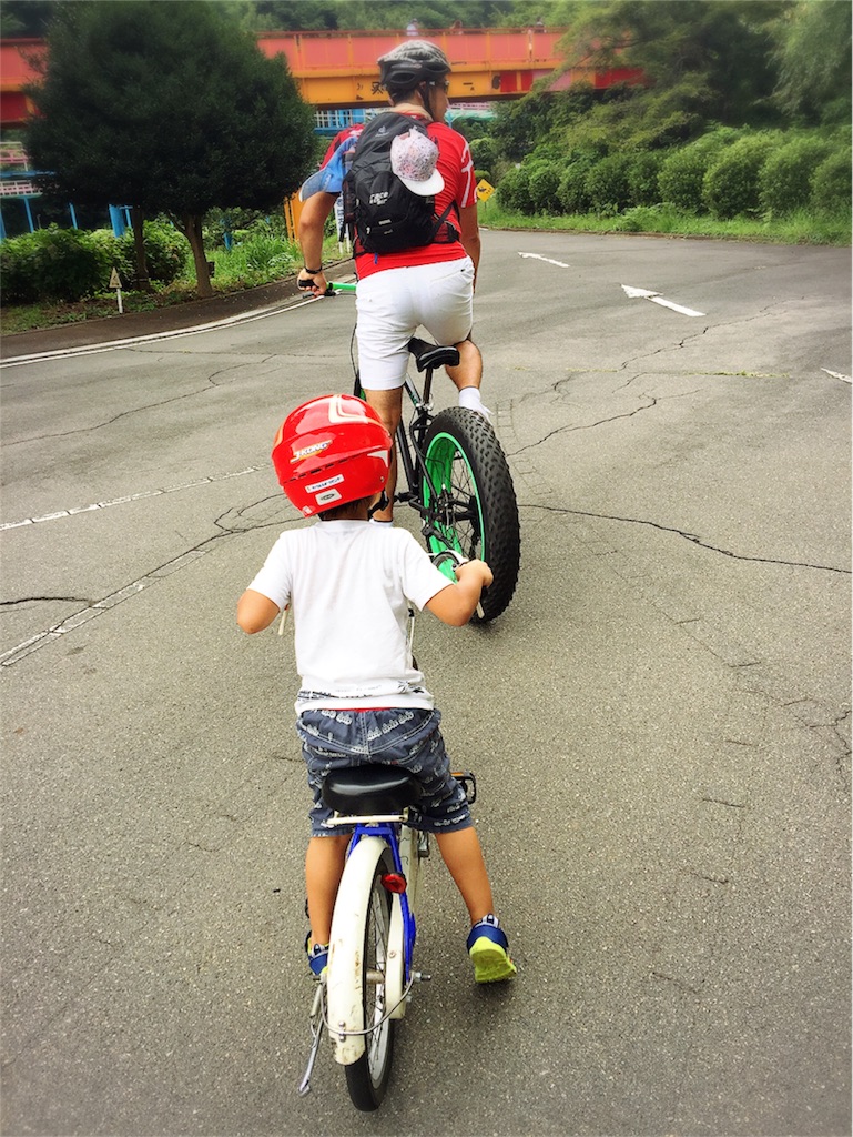 ここ から センター 北 まで 自転車