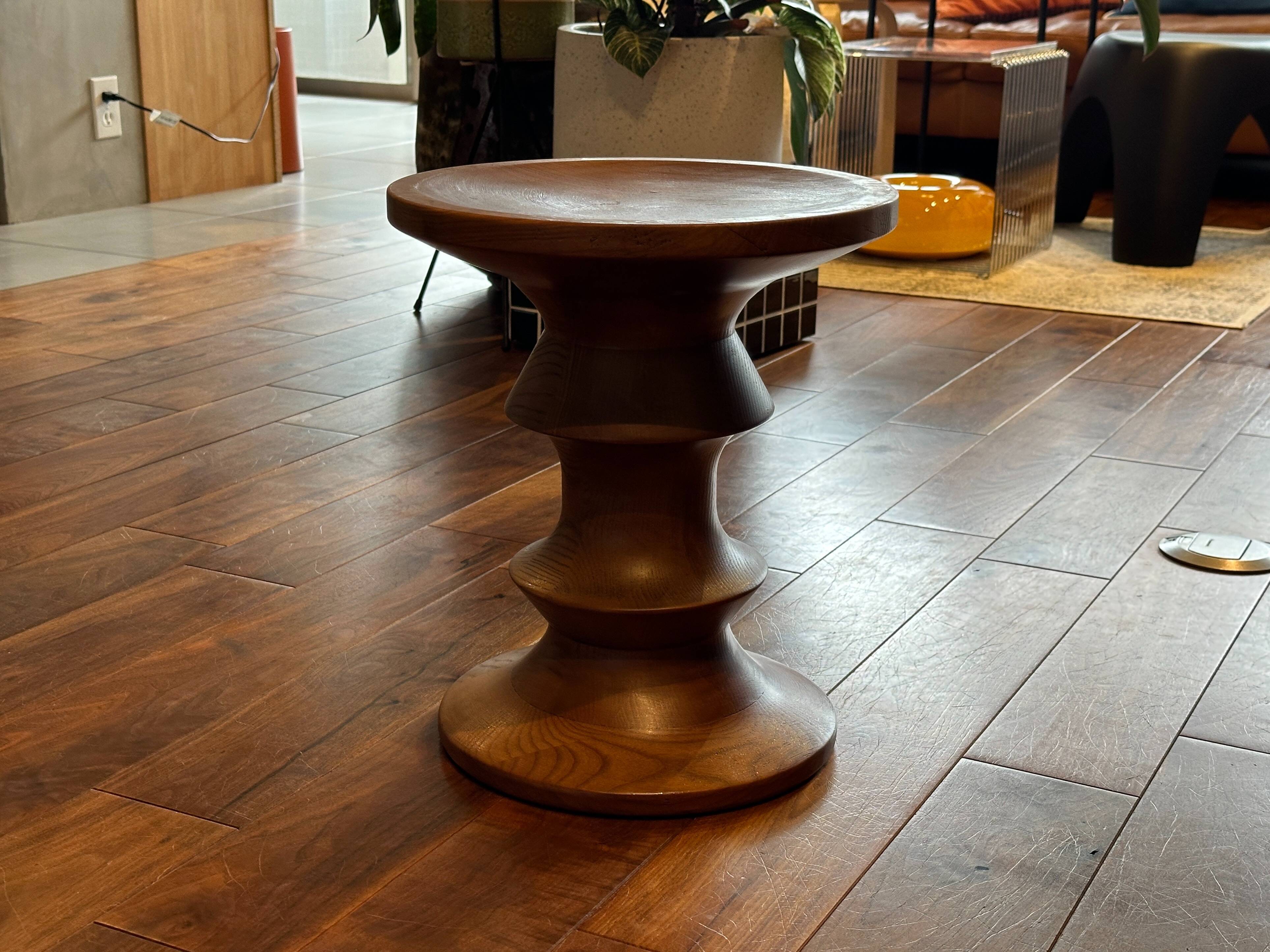 Eames Turned Stool イームズ ターンド スツール〉のリ Eames Turned Stool イームズ ターンド スツール〉のリ