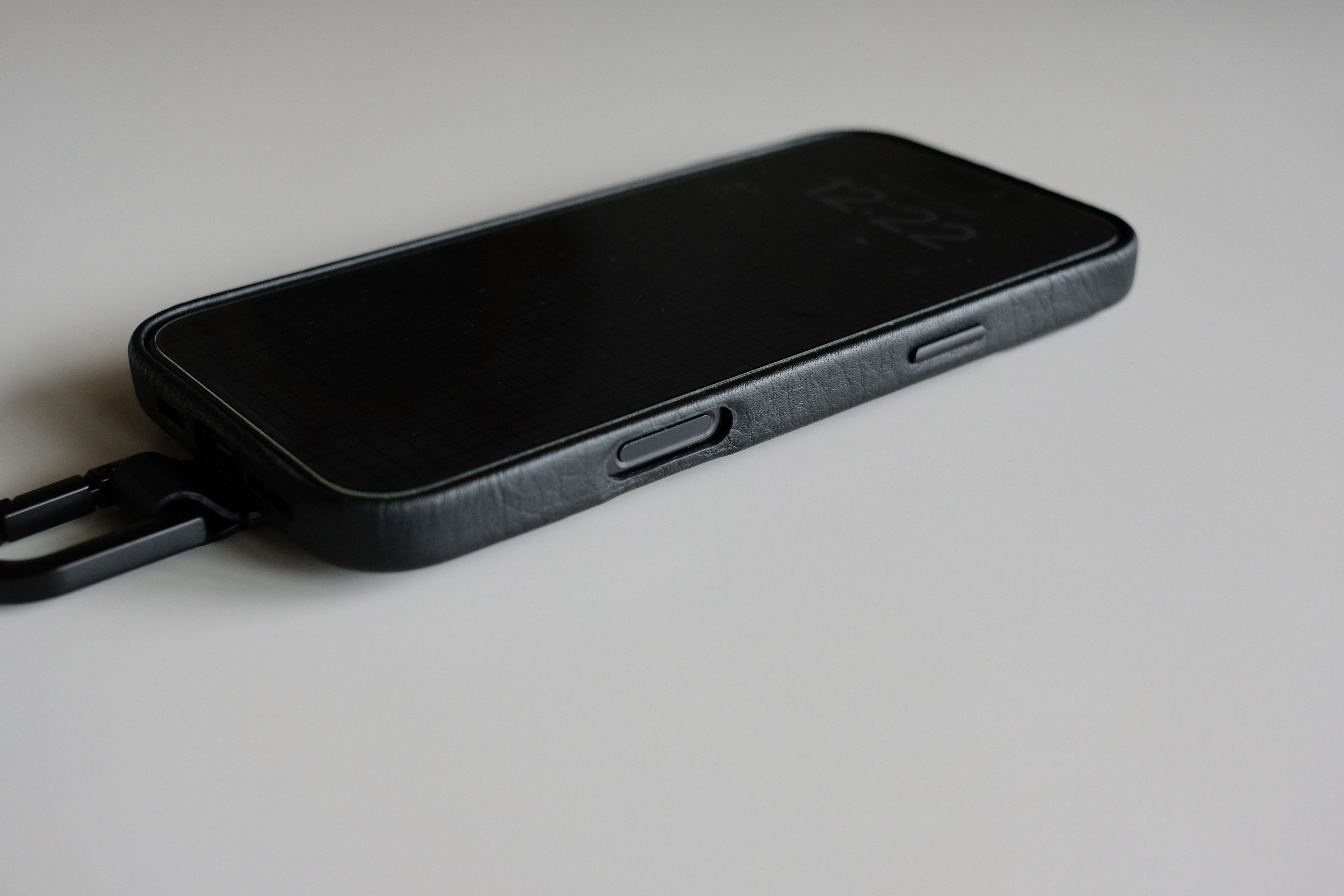 【新品・タグ付き】object.io iPhone16promax ブラック 真っ黒なiPhoneが欲しかった。iPhone 16 Pro Max と objcts.io
