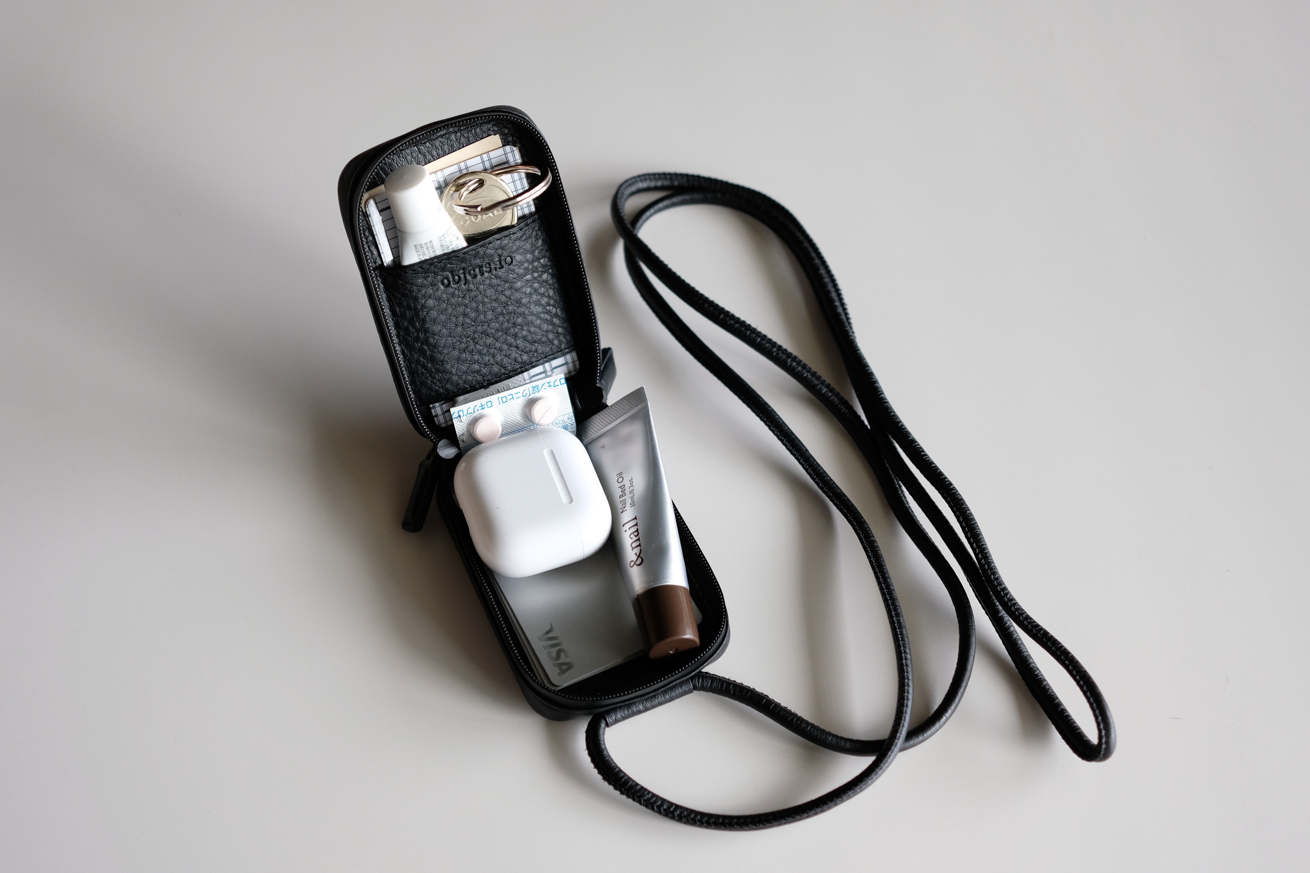 objcts.io iPhone16プロマックスケースとマイクロポーチ leatherstrap_iPhonecase-