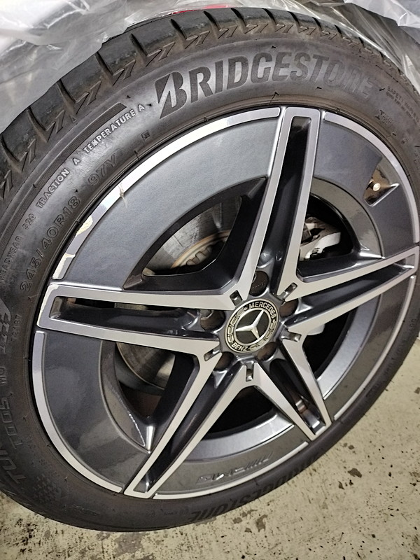 ベンツ V220d AMG 19インチホイール　1本　　ガリ傷修理済　手渡しOK 純正 ベンツVクラス 19インチ V220d AMG ホイール&スタッドレス4