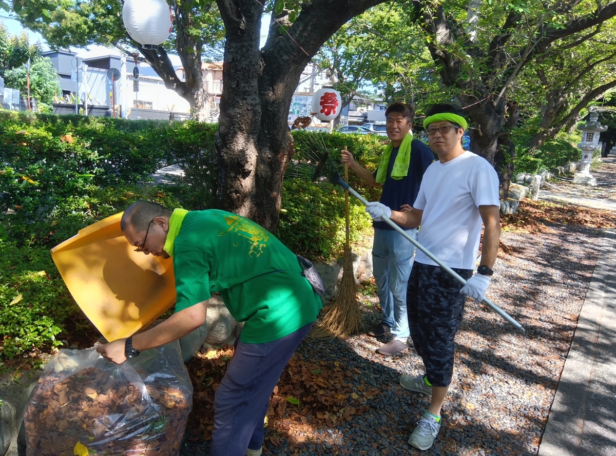 境内整備、櫓(やぐら)組み立てが行われる - ぶろぐ 前鳥の森から