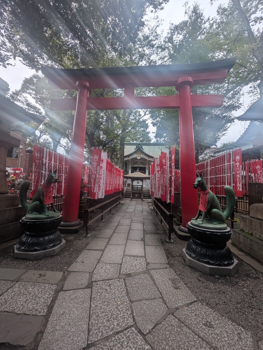 膨大なキツネを祀る神秘的なパワースポット 豊川稲荷別院 | 旅−akihirog