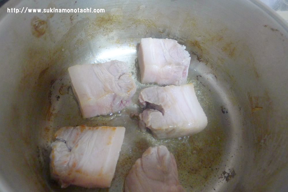 ザワークラウトと豚バラの煮込み:豚肉焼き色