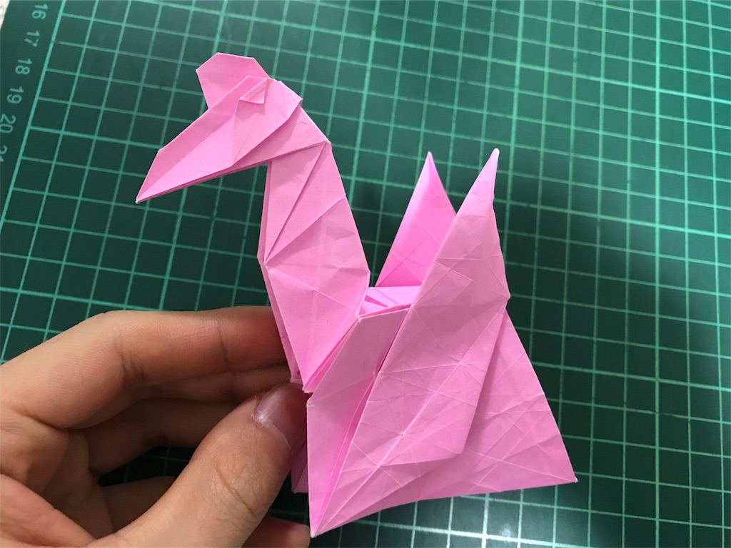 ケツァルコアトルスを創作しています さくbは折り紙を折っている ケツァルコアトルスを創作しています さくbは折り紙を折っている