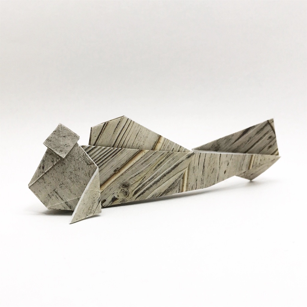 トビハゼを折りました その2 - さくBは折り紙を折っている