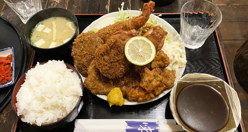 さんふぁいぶ コスパ最高 静岡市随一のメガ盛り揚げ物定食店 静岡市観光 グルメブログ みなと町でも桜は咲くら