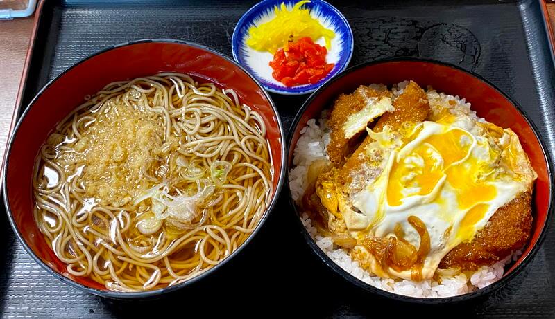 やぶ藤 追分店』清水の老舗そば処でガッツリかつ丼かさね！ - 静岡市