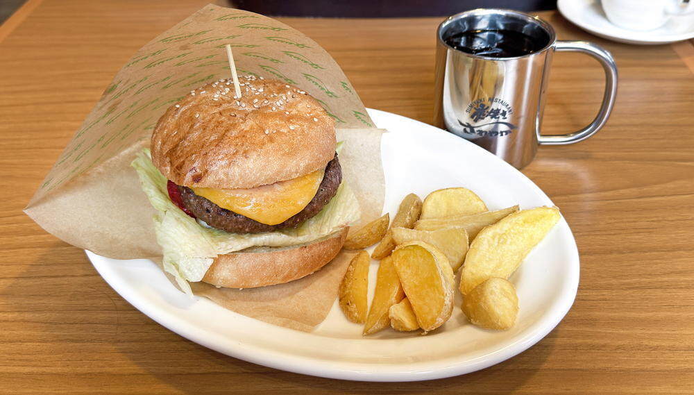 さわやか』清水店で炭焼きバーガーと炭焼きシーザーサラダ！ - 静岡市