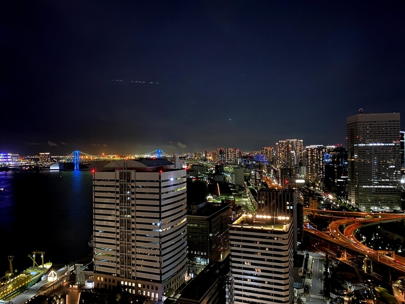 部屋からの夜景レインボーブリッジ側