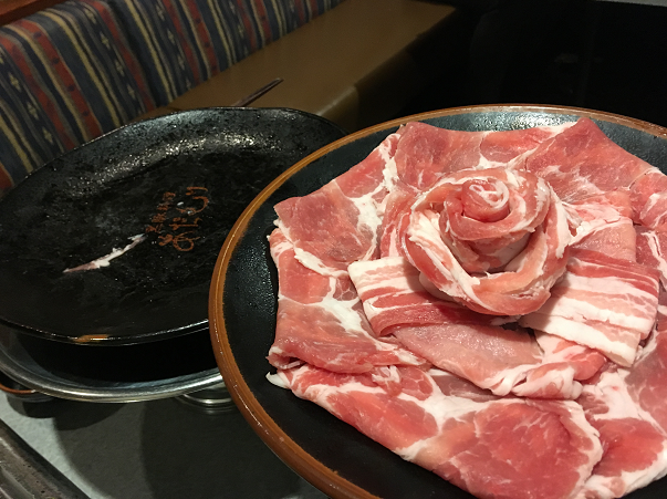 黒豚しゃぶしゃぶ発祥のお店 あぢもり は黒豚普及にも努めたお店 歴史を感じながら黒豚を食べまくれます ゆらゆら まったり