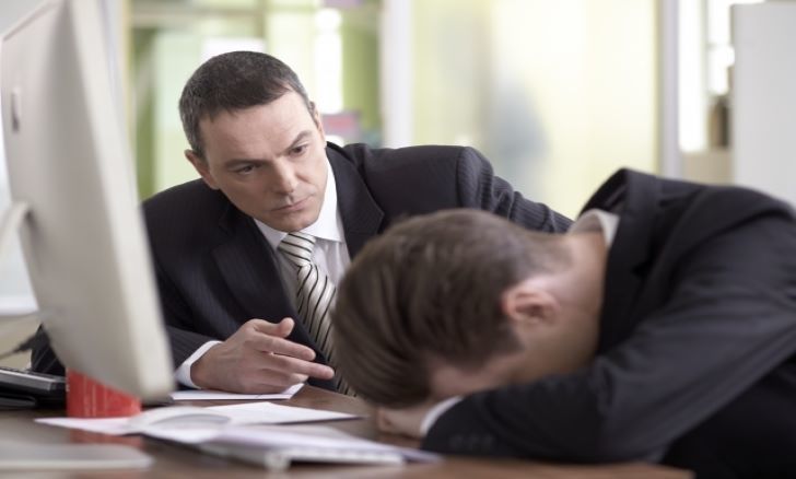 会社員が副業をするリスクとは