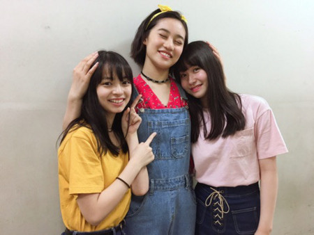 背の順は 佐々木莉佳子＞笠原桃奈＞上國料萌衣 - スマイル0円