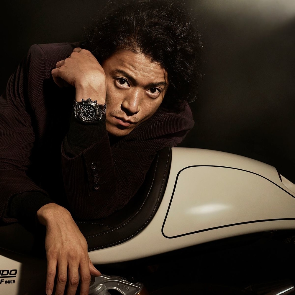 小栗旬。。腕時計のCM。。スタッフさんに。。友人さんのお名前が